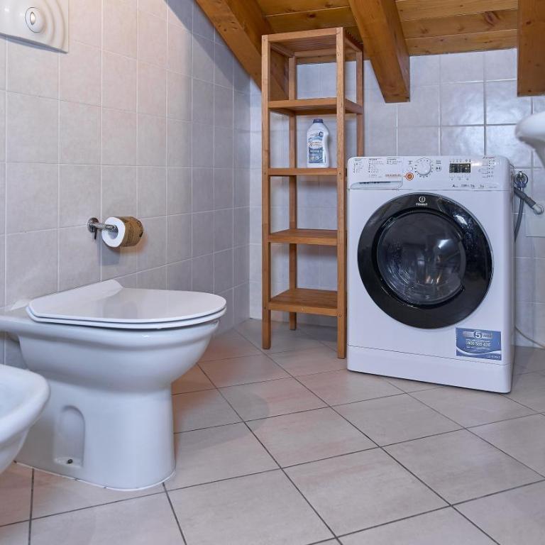 App 19 Elegante Mansarda con Terrazzo e Parcheggio - Apartamento de 1 dormitorio - 11