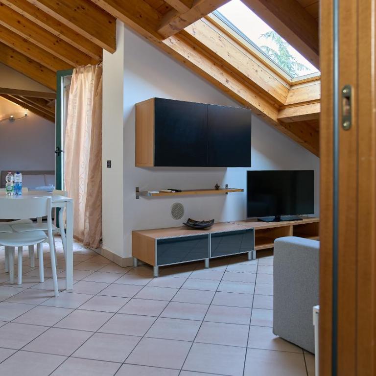 App 19 Elegante Mansarda con Terrazzo e Parcheggio - Apartamento de 1 dormitorio - 13
