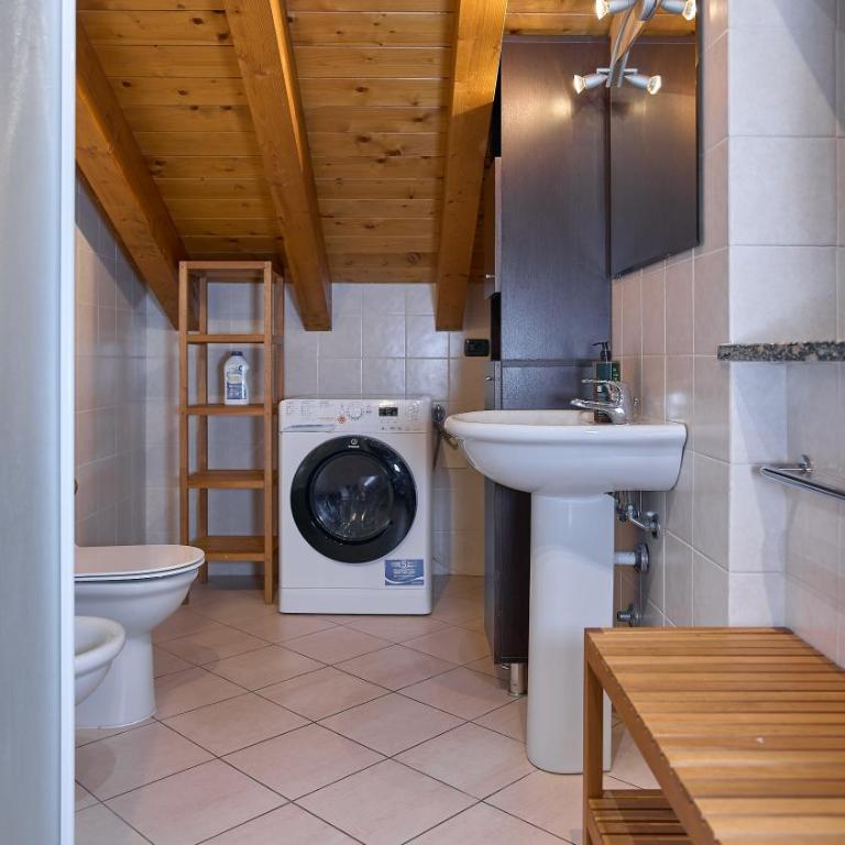 App 19 Elegante Mansarda con Terrazzo e Parcheggio - Apartamento de 1 dormitorio - 14