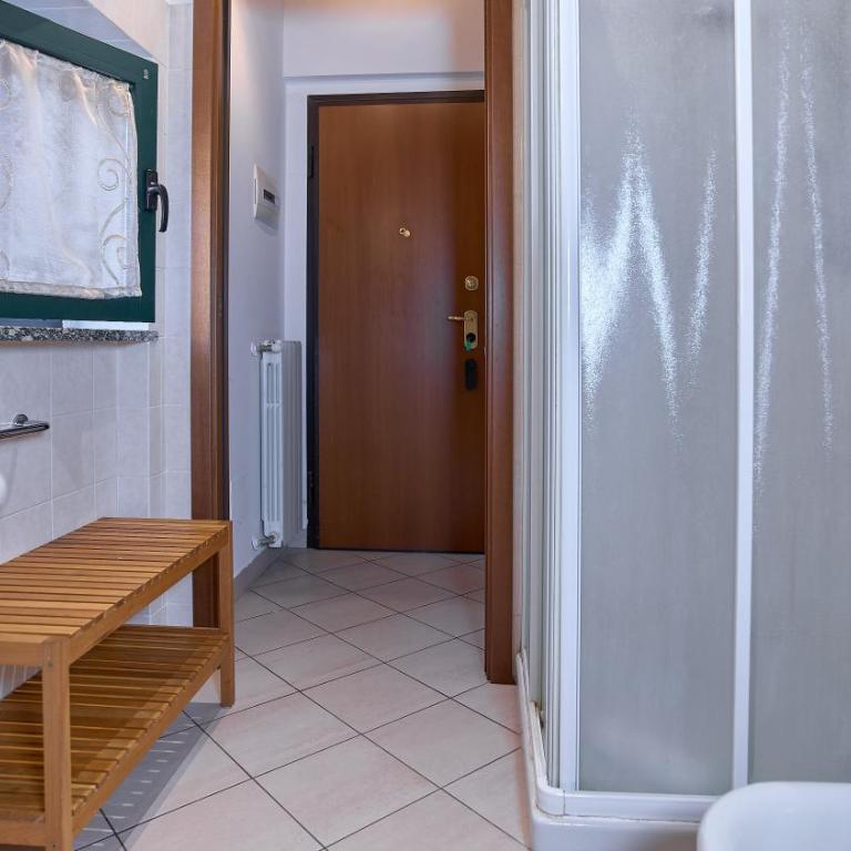 App 19 Elegante Mansarda con Terrazzo e Parcheggio - Apartamento de 1 dormitorio - 15