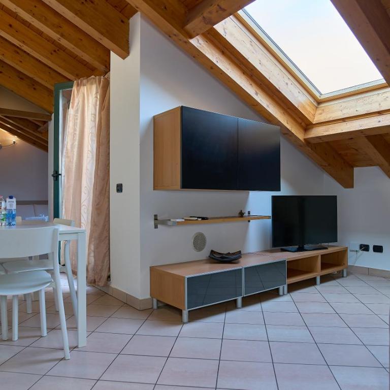 App 19 Elegante Mansarda con Terrazzo e Parcheggio - Apartamento de 1 dormitorio - 16