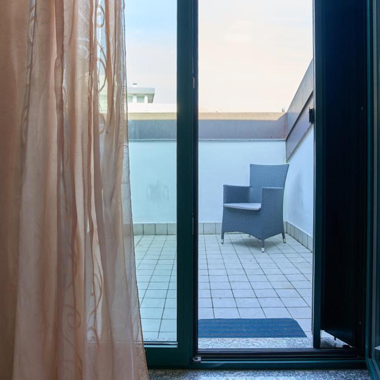 App 19 Elegante Mansarda con Terrazzo e Parcheggio - Apartamento de 1 dormitorio - 17