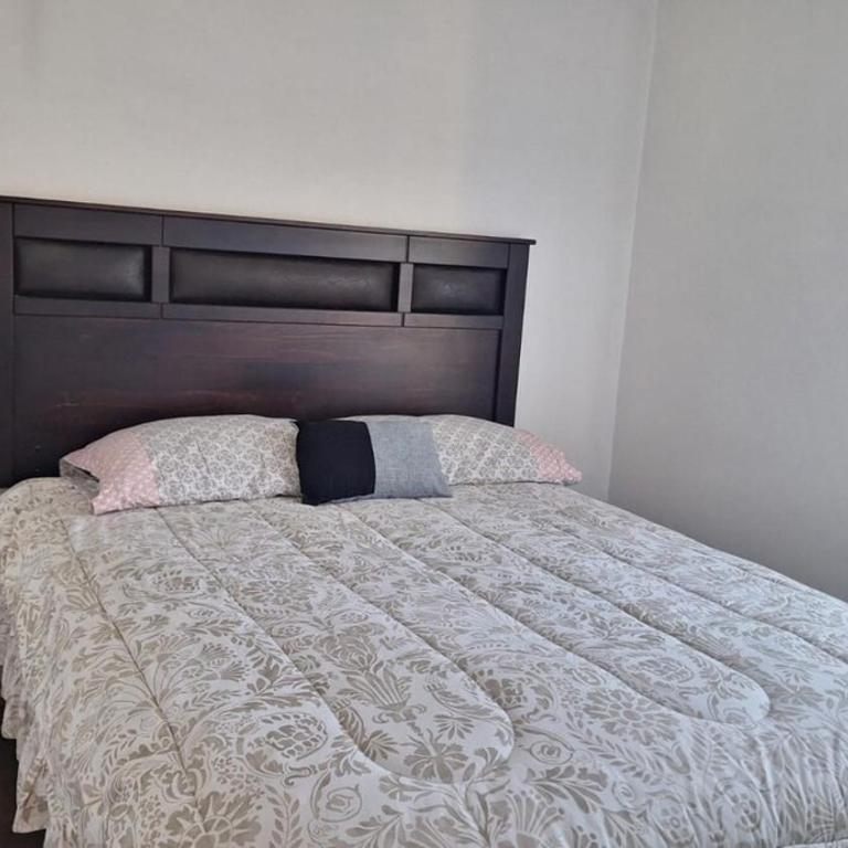 Cómodo departamento frente a Laguna Grande San Pedro de La Paz - Two-Bedroom Apartment - 4
