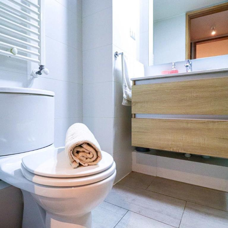 HOM I Conjunto frente al Lago con piscina temperada y estacionamiento - Apartamento - 13