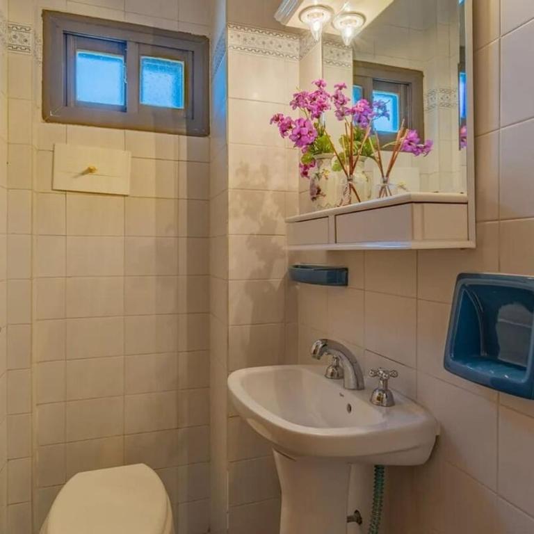 Departamento 2 Ambientes Con cochera propia, zona Güemes - One-Bedroom Apartment - 5