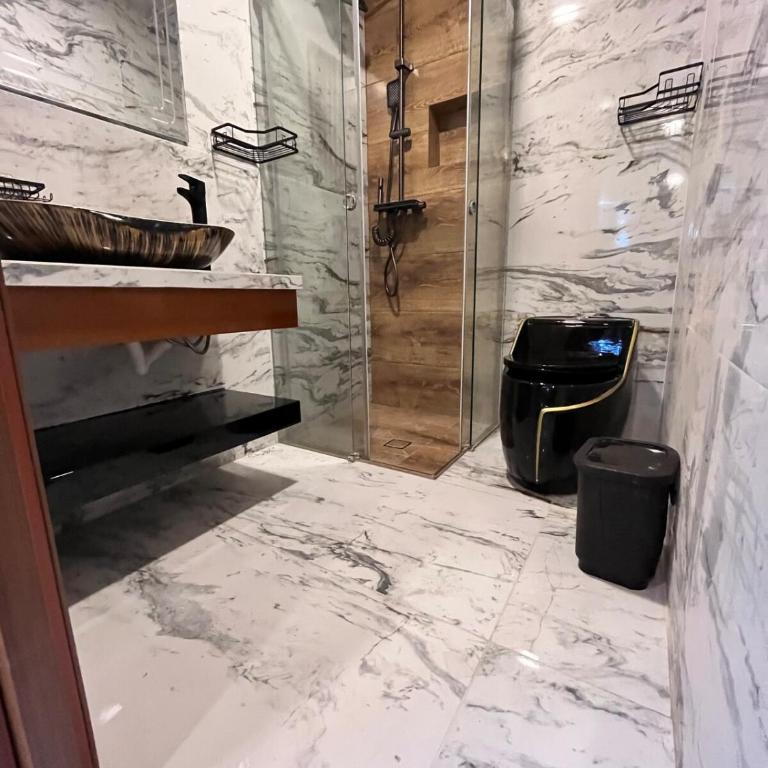 Cozy suite, great area - One-Bedroom Apartment - 11