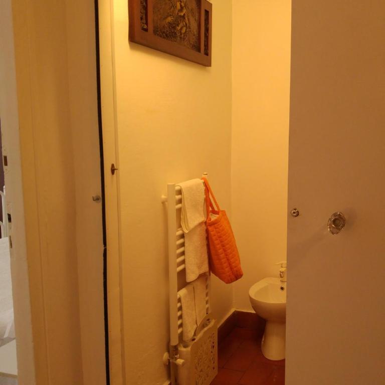 Lucretia House - Camera Matrimoniale/Doppia con Letti Singoli con Bagno Privato Esterno - 10