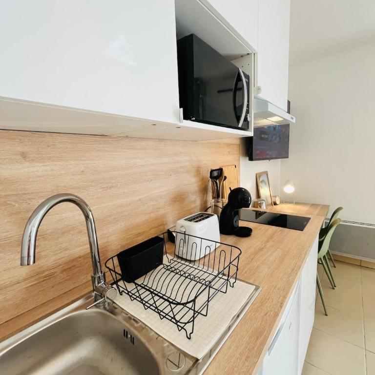 Studio Moderne avec Terrasse - Studio Apartment - 6