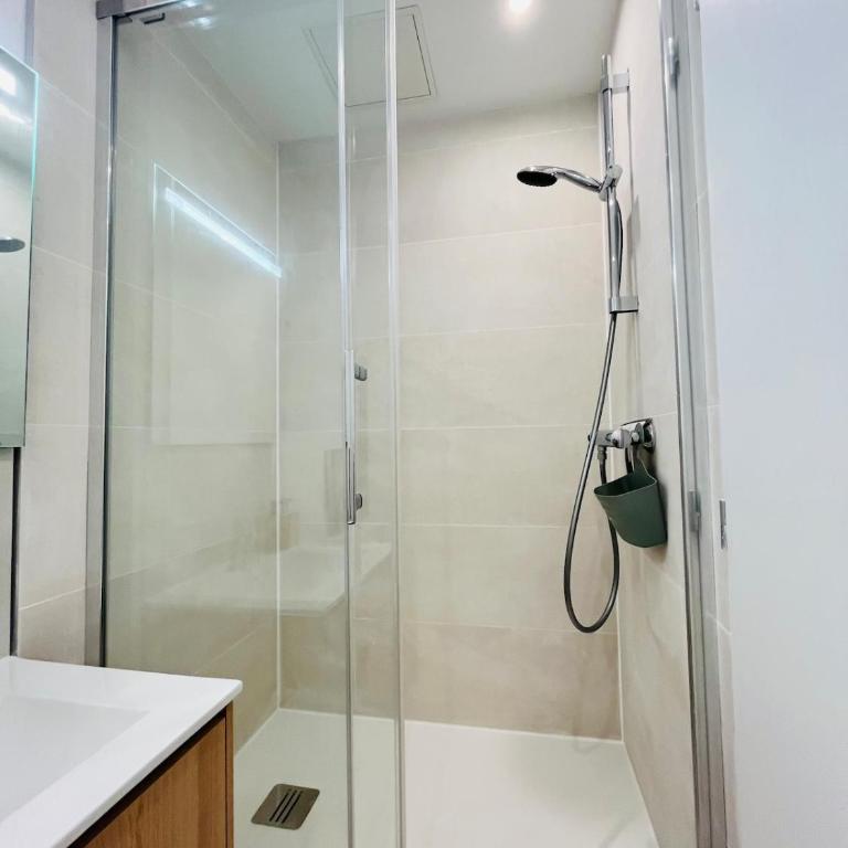 Studio Moderne avec Terrasse - Studio Apartment - 9
