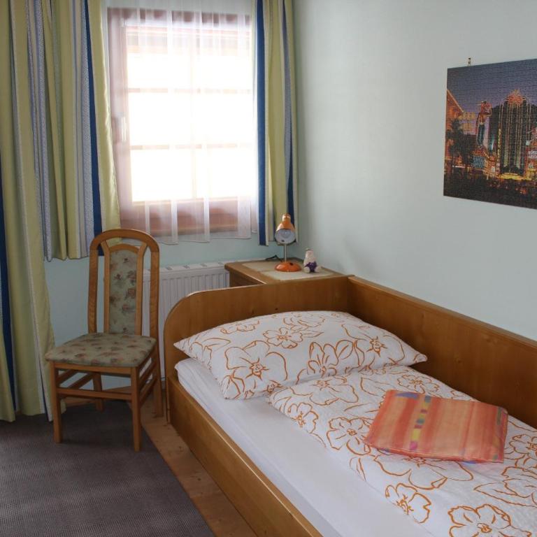 Pension & Ferienwohnung Sonnleiten - Apartment mit 2 Schlafzimmern, einem Balkon und Bergblick - 8