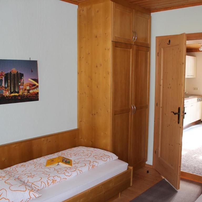 Pension & Ferienwohnung Sonnleiten - Apartment mit 2 Schlafzimmern, einem Balkon und Bergblick - 6