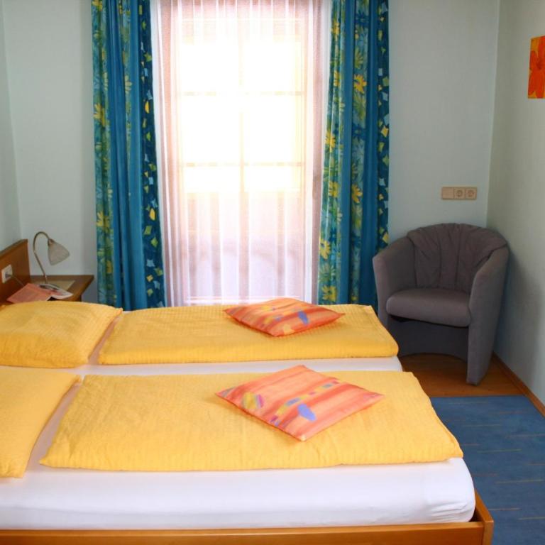 Pension & Ferienwohnung Sonnleiten - Apartment mit 2 Schlafzimmern, einem Balkon und Bergblick - 2