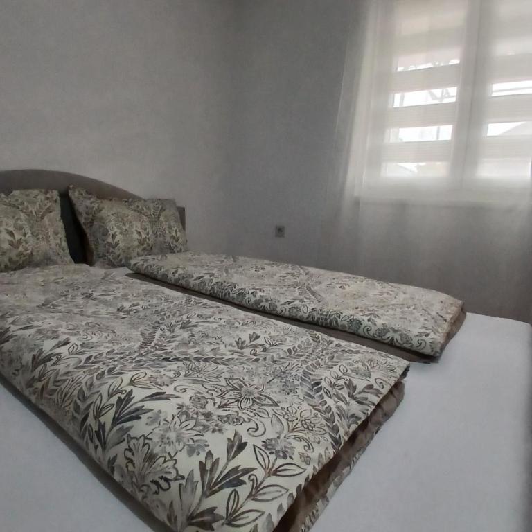 Red Rose Apartment - One-Bedroom Apartment - 3
