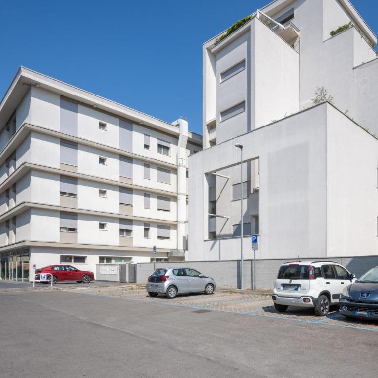 GuestHost - Bright Studio Apartment near Hospital - One-Bedroom Apartment - 17