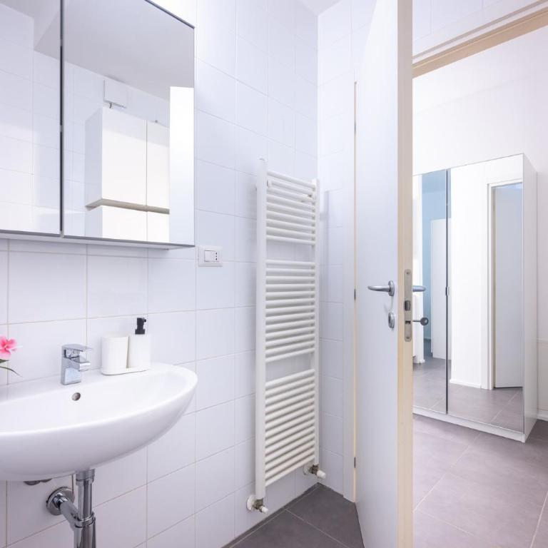 GuestHost - Bright Studio Apartment near Hospital - One-Bedroom Apartment - 12