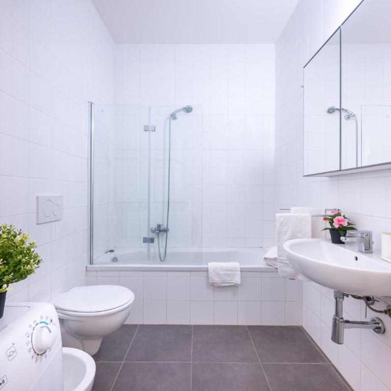 GuestHost - Bright Studio Apartment near Hospital - One-Bedroom Apartment - 10