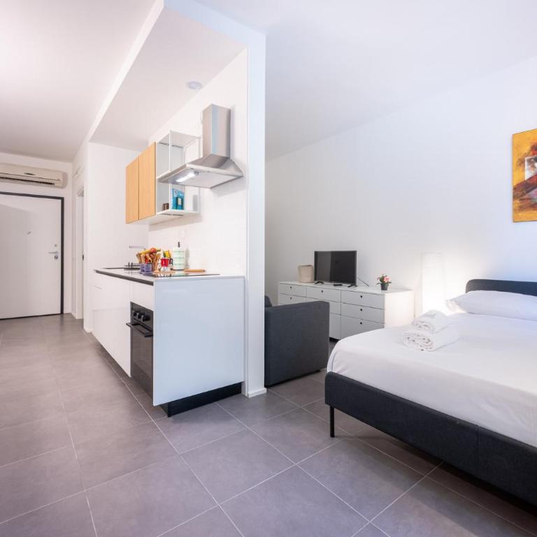 GuestHost - Bright Studio Apartment near Hospital - One-Bedroom Apartment - 2
