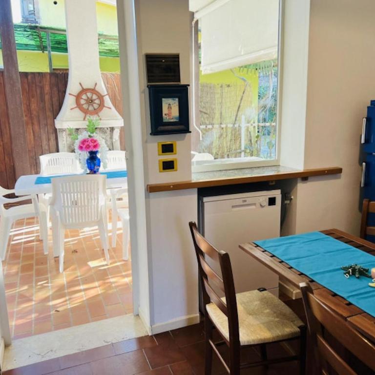 Lovely villa with spacious garden - Villa - 10