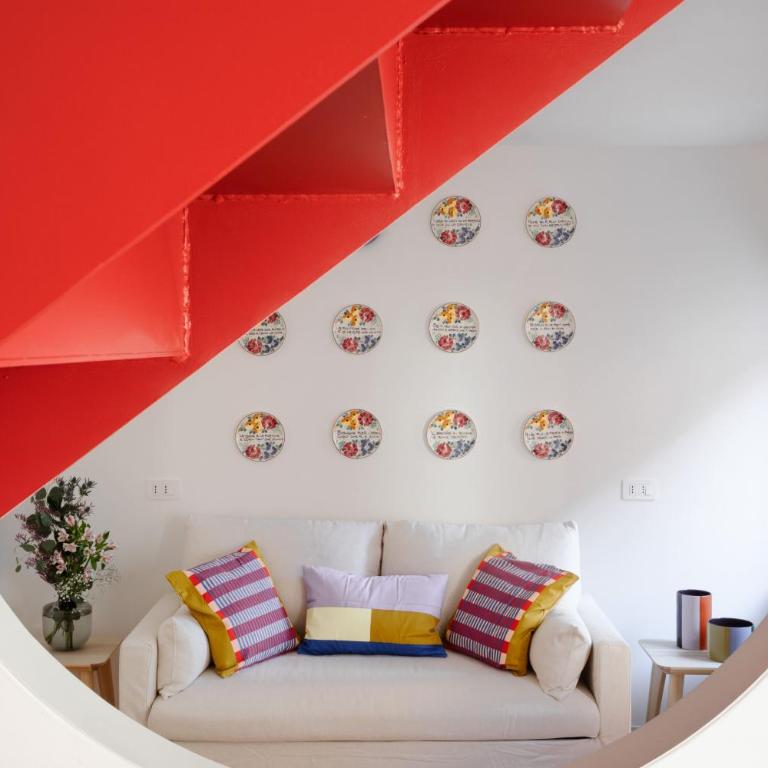 NEST LIVING Red Velvet - Appartamento Deluxe con 2 Camere da Letto e Balcone - 3