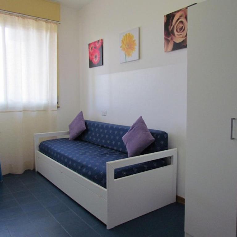 Colorful apartment with patio - Apartment - 8