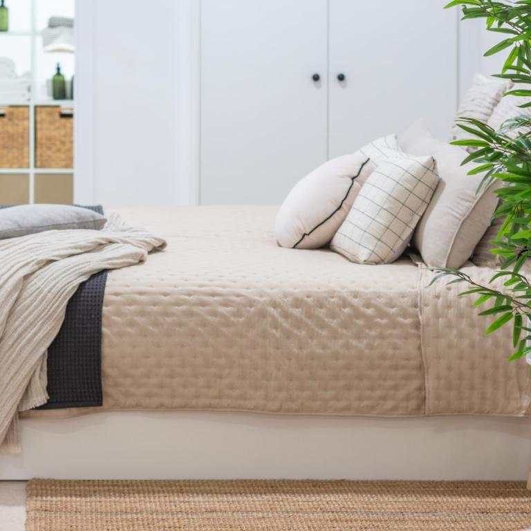 Manya Valencia by Concept Flats - Standard Studio - 17