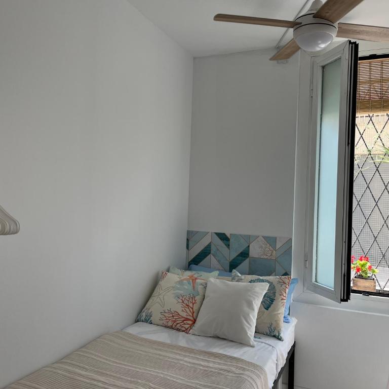 Barcelona's Gem - Standard Single Room with Shared Bathroom - 1