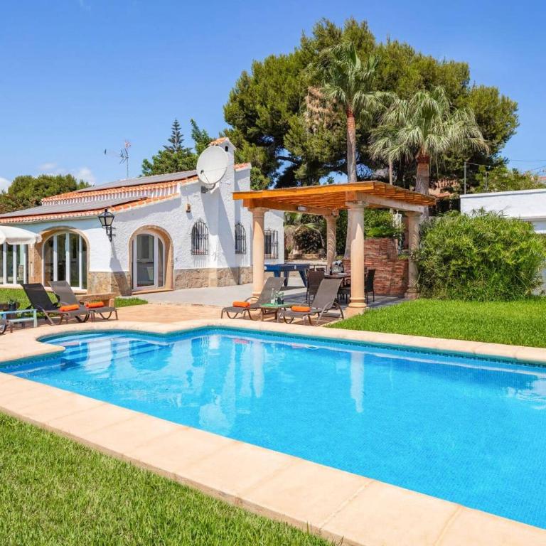 Villa Seniola by Villa Plus - Villa - 2