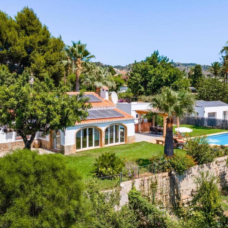Villa Seniola by Villa Plus - Villa - 1