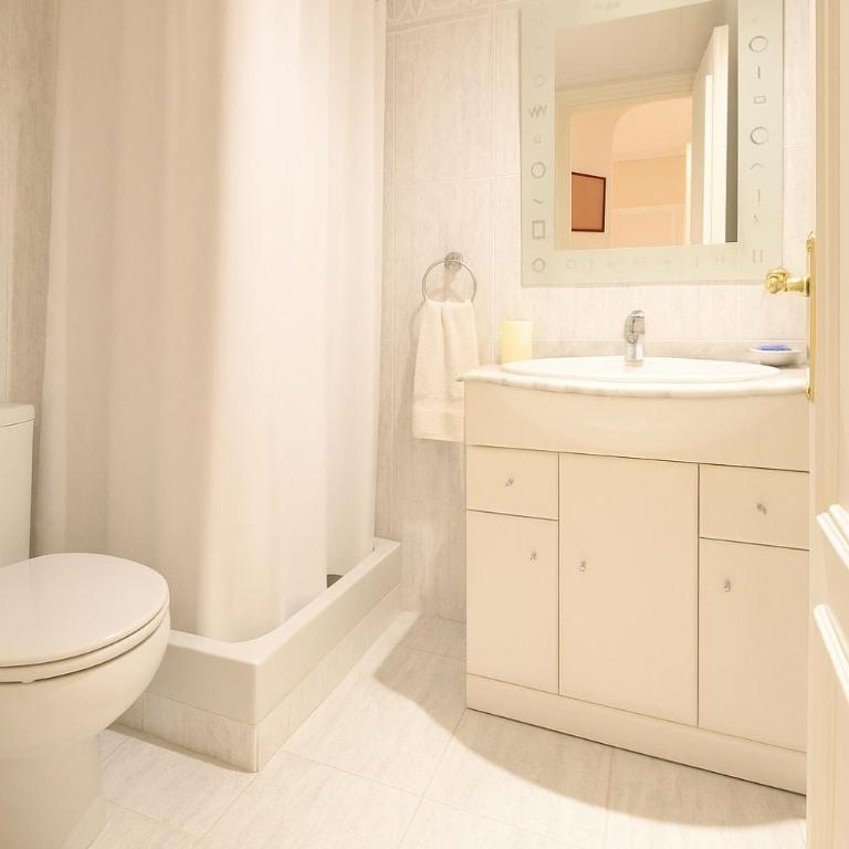 City Center Apartment - Two-Bedroom Apartment - 14