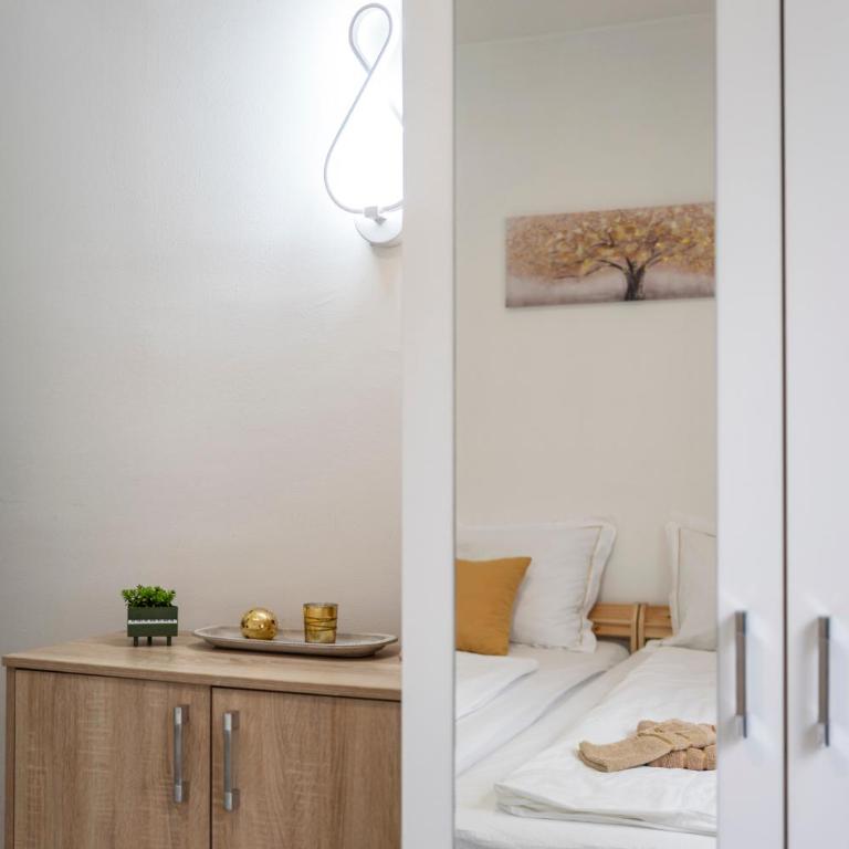 BAYT Apartment - FREE PARKING - Three-Bedroom Apartment - 10