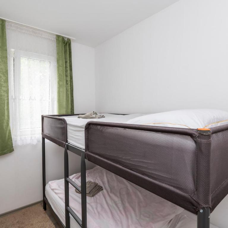 BAYT Apartment - FREE PARKING - Three-Bedroom Apartment - 7