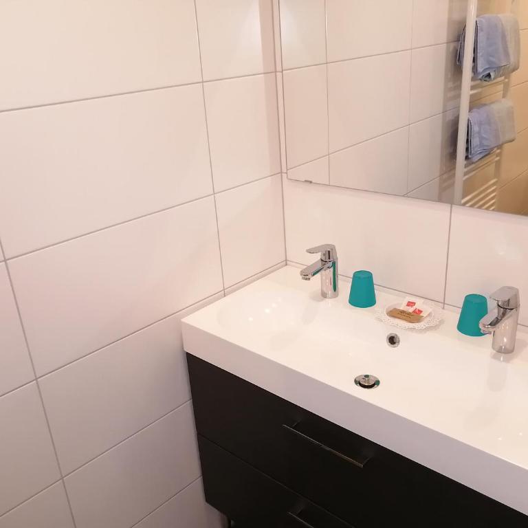 ALPINA Appartements Mallnitz - Apartment mit 1 Schlafzimmer, Balkon und Bergblick - 5