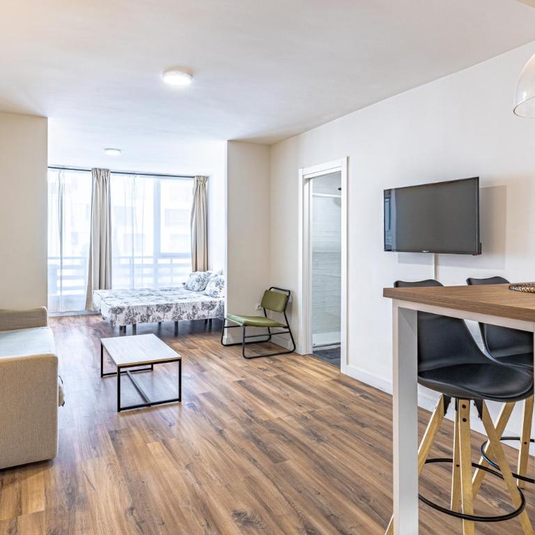 GMC Turistics - Loft El Pescador Estepona - Apartamento de 1 dormitorio - 2