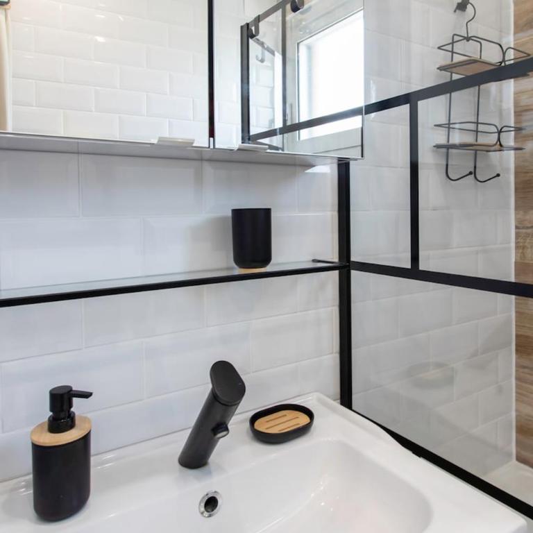 C3 Staywizus - Studio Facing Sea and Beach - Wifi, AC, terrace - Appartement 1 Chambre - 9