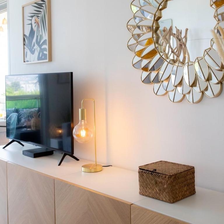 C3 Staywizus - Studio Facing Sea and Beach - Wifi, AC, terrace - Appartement 1 Chambre - 42