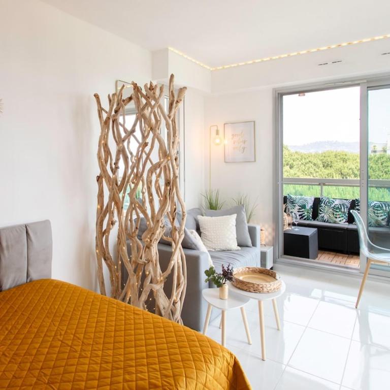 C3 Staywizus - Studio Facing Sea and Beach - Wifi, AC, terrace - Appartement 1 Chambre - 54