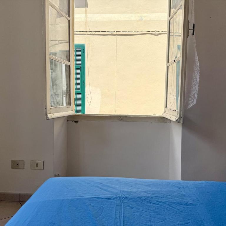 HOST4U - Dimora Antica in Centro a Porto Maurizio di Imperia - Casa Rina - Appartamento con 2 Camere da Letto - 3