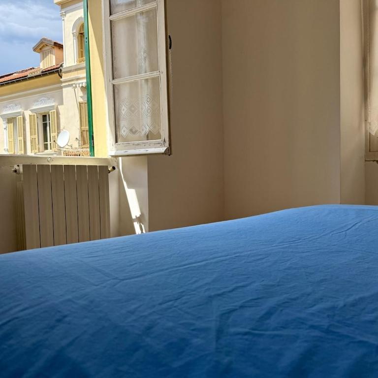 HOST4U - Dimora Antica in Centro a Porto Maurizio di Imperia - Casa Rina - Appartamento con 2 Camere da Letto - 5