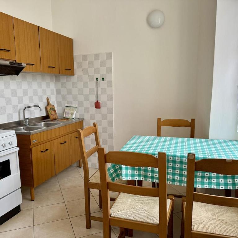 HOST4U - Dimora Antica in Centro a Porto Maurizio di Imperia - Casa Rina - Appartamento con 2 Camere da Letto - 9