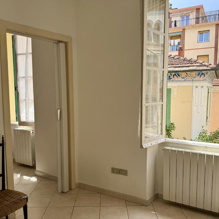 HOST4U - Dimora Antica in Centro a Porto Maurizio di Imperia - Casa Rina - Appartamento con 2 Camere da Letto - 17