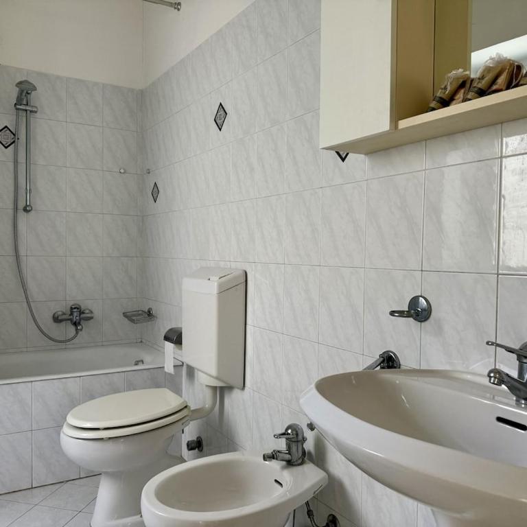 HOST4U - Dimora Antica in Centro a Porto Maurizio di Imperia - Casa Rina - Appartamento con 2 Camere da Letto - 30