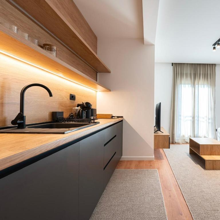 Nanooq Apartments - Deluks Apartman s 1 Spavaćom Sobom i Pogledom na Vrt - 1