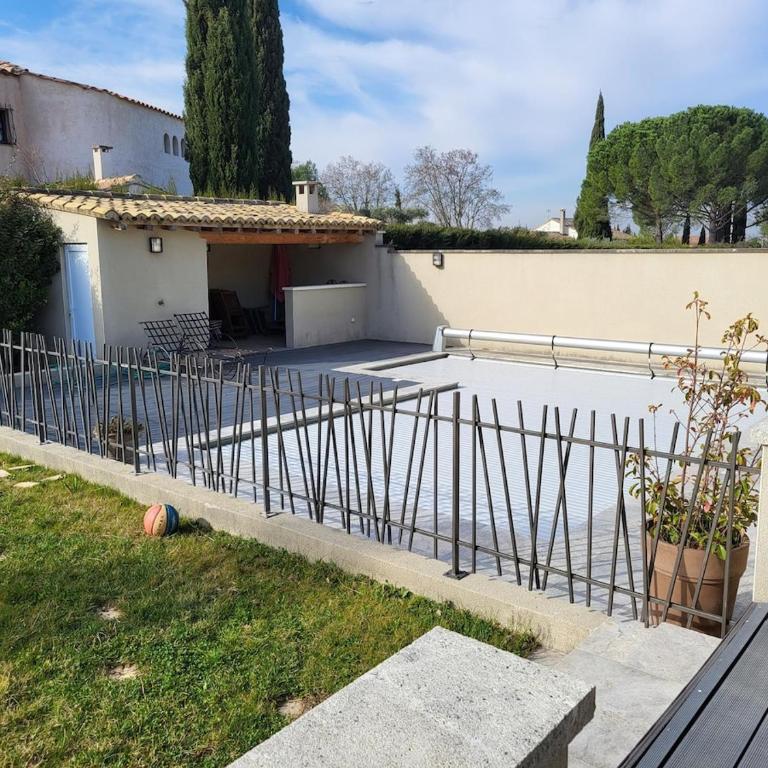 Appart rénové - piscine - proche St Rémy 6 pers - Maison 1 Chambre - 28
