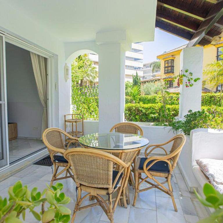LUXURY GROUNDFLR APT & BEACH IN 200 meters - Apartamento de 2 dormitorios con terraza - 4