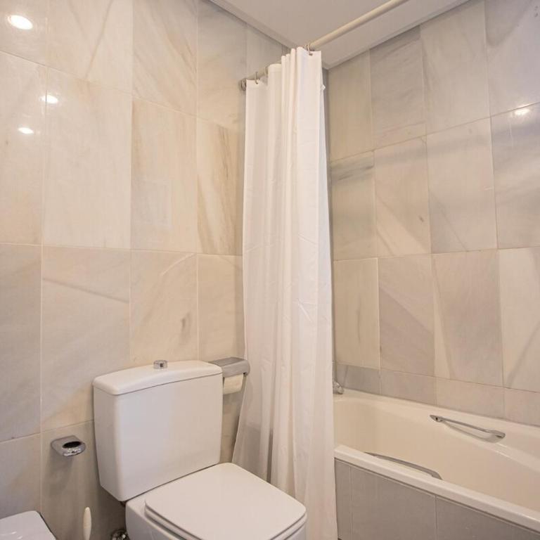 LUXURY GROUNDFLR APT & BEACH IN 200 meters - Apartamento de 2 dormitorios con terraza - 5