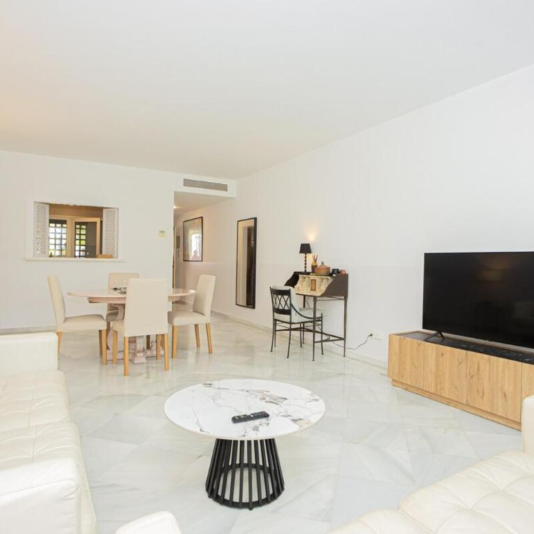 LUXURY GROUNDFLR APT & BEACH IN 200 meters - Apartamento de 2 dormitorios con terraza - 7