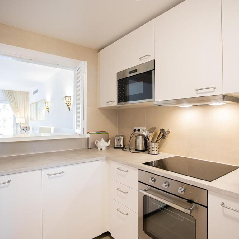 LUXURY GROUNDFLR APT & BEACH IN 200 meters - Apartamento de 2 dormitorios con terraza - 16