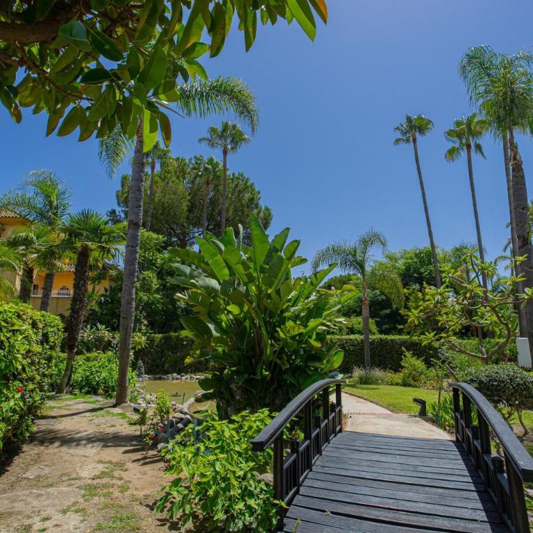 LUXURY GROUNDFLR APT & BEACH IN 200 meters - Apartamento de 2 dormitorios con terraza - 32