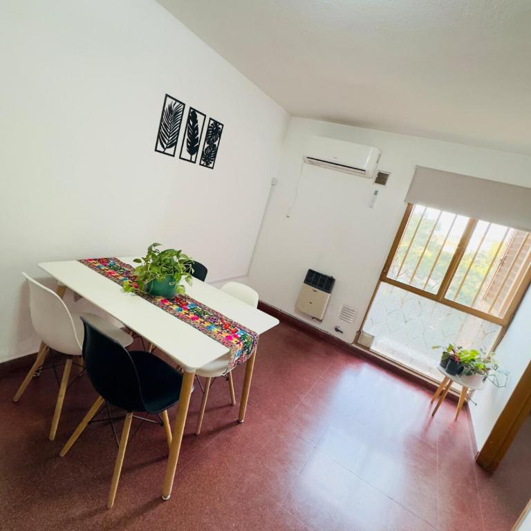 Gral paz Dpto completo con cama queen y seguridad - Apartamento de 1 dormitorio con vistas al río - 1