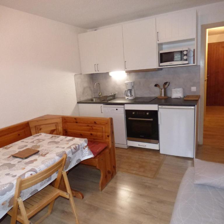 Studio cabine 3 personnes avec balcon exposé Sud, garage inclus - FR-1-263-8 - Monolocale - 8